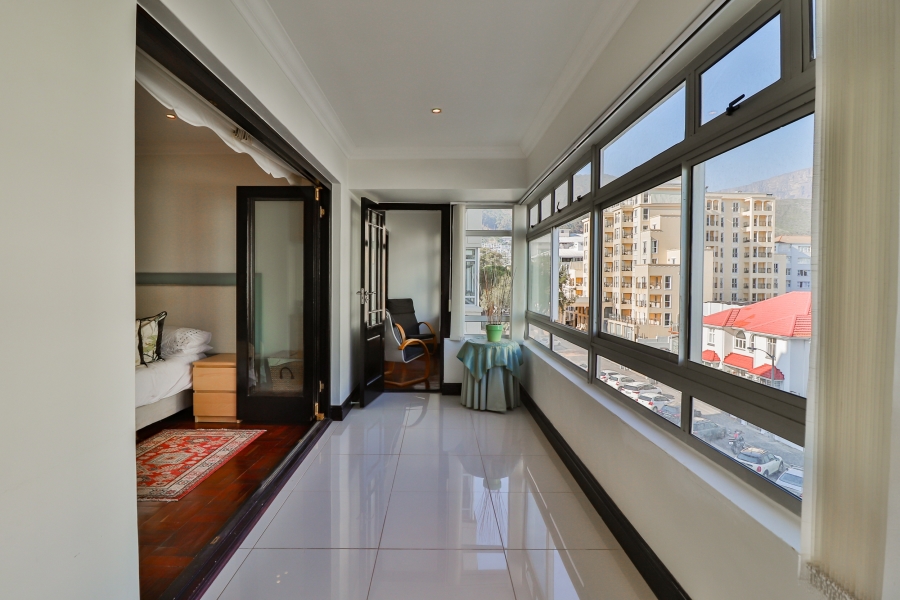 2 Bedroom Property for Sale in Sea Point Western Cape